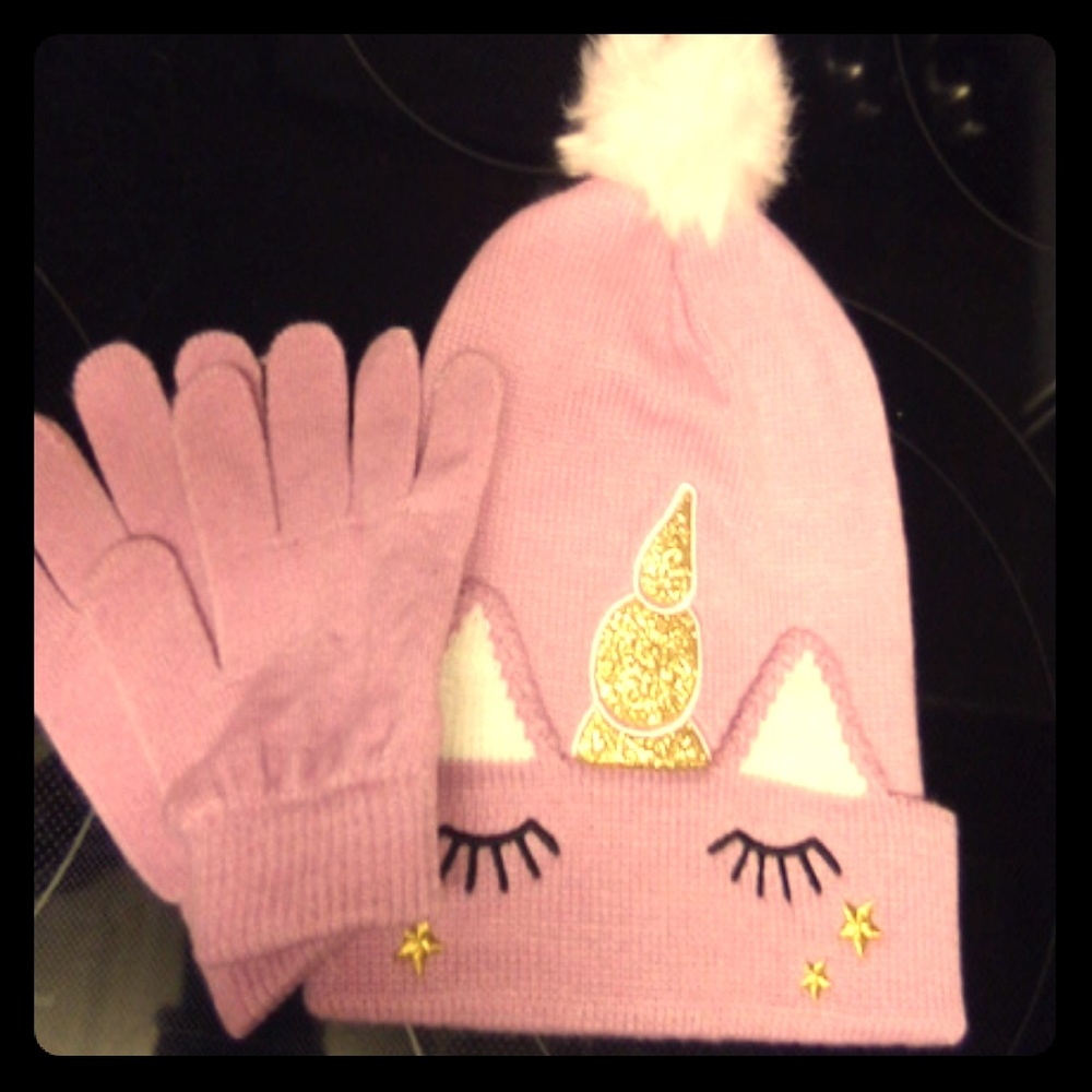 Girls Unicorn Beanie and gloves